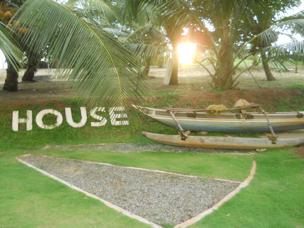 Beach House Негомбо Екстер'єр фото